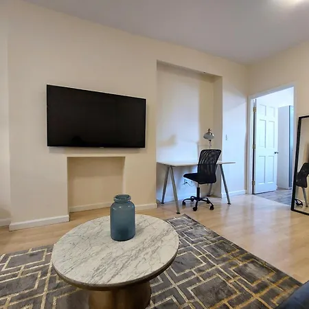 Comfortable Apartment With Workstation